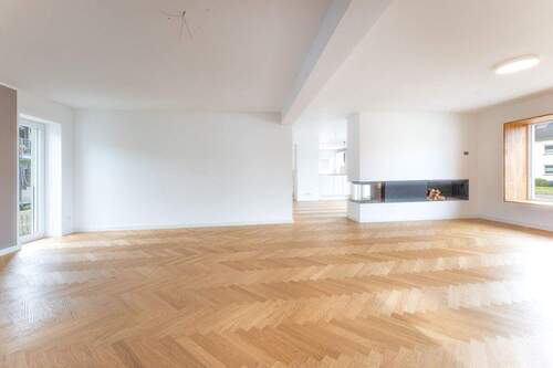 Wohnzimmer mit Blick zur Küche - 