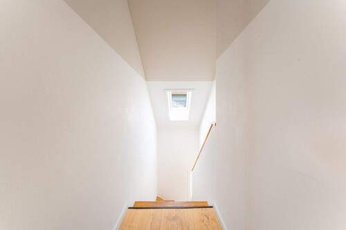 Treppenhaus mit Blick ins EG - 