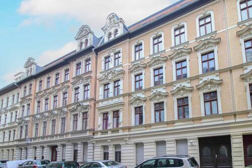 Hausansicht - Zu Fuß zum Elbufer: Schöne Altbauwohnung zentral in Magdeburg