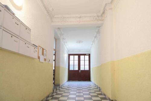 Hausflur - 2 Zimmer Etagenwohnung in Magdeburg