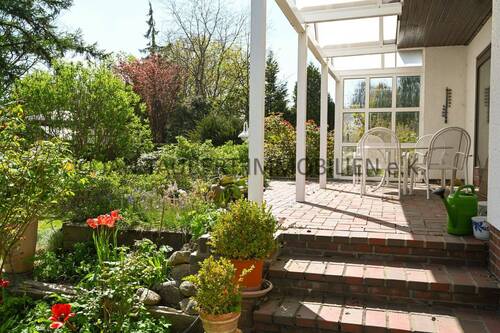 erhöhte Terrasse mit Glasdach - 