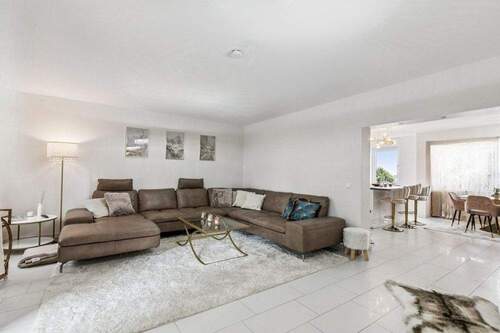 Wohnzimmer - 4 Zimmer Etagenwohnung in Alfter