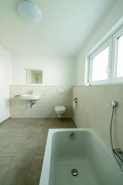 Bad aus unserem Musterhaus in Schönaich - Doppelhaushälfte mit 160,00 m&sup2; in Ehningen zum Kaufen