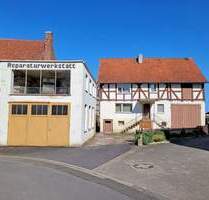 FÜR HANDWERKER!!! Sanierungsbedürftiges Fachwerkhaus mit Werkstatt und Garagen in Neuenstein-Aua