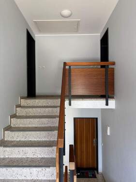 Treppenhaus - 2 Zimmer Etagenwohnung zur Miete in Essen