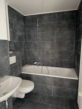 Badezimmer - Etagenwohnung mit 53,50 m&sup2; in Essen zur Miete