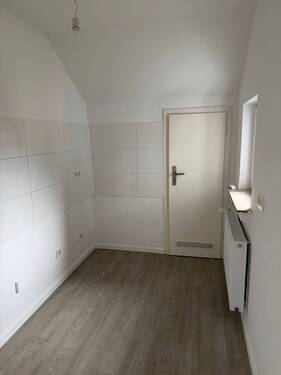 Küche mit Abstellkammer - 