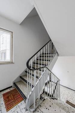 Treppenhaus - Mehrfamilienhaus, Wohnhaus mit 142,00 m&sup2; in Stuttgart / Stammheim zum Kaufen