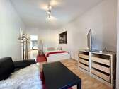 1. Obergeschoss: Zimmer 2 mit Verbindungstüre zu Zimmer 3 - 