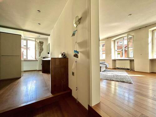 2. Obergeschoss: Flur mit Blick Wohnzimmer - 