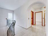 Treppenhaus mit Zugang zum Wellenbereich - 