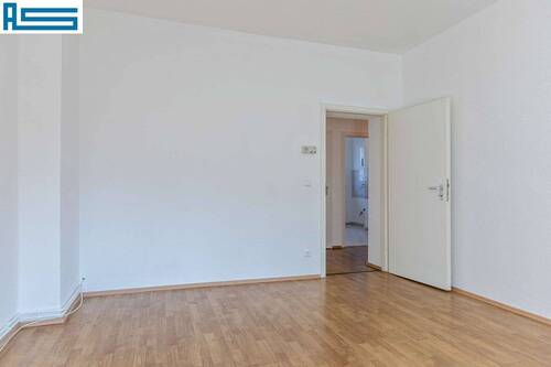 Wohnzimmer - Blick zum Flur - 