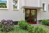 Hauseingang - Etagenwohnung mit 52,00 m&sup2; in Berlin zum Kaufen