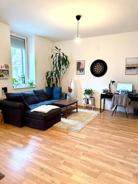 Wohnzimmer mit Arbeitsplatz - 