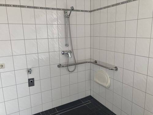 Tageslichtbad mit Dusche - 