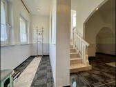 Flur, Garderobe, Treppe zum OG - 
