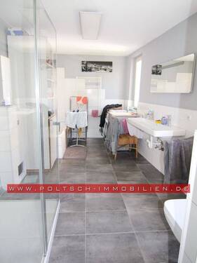 Bad mit Dusche Whg. OG links - 
