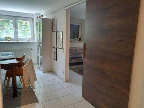 Esszimmer mit Schiebetür zum Wohnzimmer - 