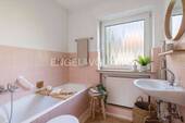 Wannenbad Einrichtungsbeispiel mit KI - 