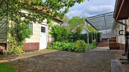 Haus und Gartenhaus - 