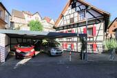 Carport + Haus Vorderansicht - Historisches Fachwerkhaus in gutem gepflegten Zustand + 2 Carportstellplätze