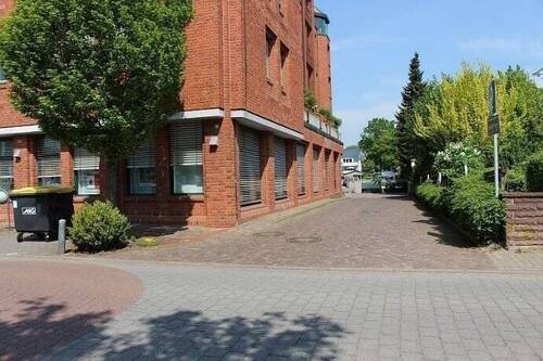 Zufahrt zur Tiefgarage u. Parkdeck - 7 Zimmer Büro in Stuhr