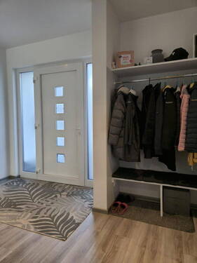 Hauseingang mit Garderobe - 