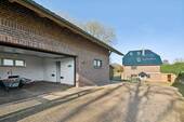 Garagenhaus mit E.-Tor - 