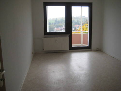 Wohnzimmer mit Balkon - 