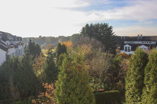 Blick auf grüne Landschaft - 4 Zimmer Etagenwohnung in Leverkusen