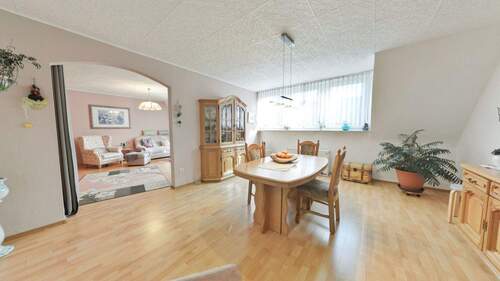 Essen - Viel Platz unterm Dach: Lichtdurchflutete 4-Zimmer-Wohnung in ruhiger Lage