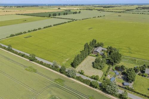 Drohnenaufnahme (2) - Bauernhaus, Landhaus mit 177,20 m&sup2; in Fehmarn zum Kaufen