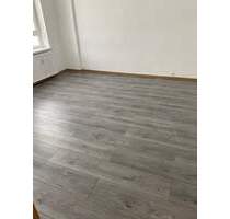 großzügige 4-Zimmer Wohnung mit Fenster in allen Räumen, Mietergarten, Dachbodenkammer - Glauchau
