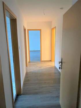 Flur - 4 Zimmer Etagenwohnung zur Miete in Glauchau