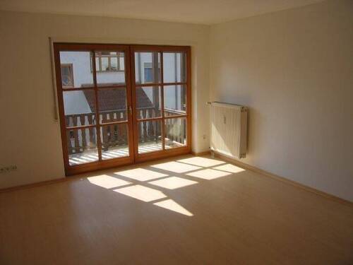 20a_helles Wohnzimmer - 3 Zimmer Terrassenwohnung zum Kaufen in Leuna