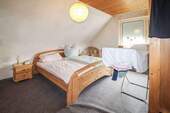 Schlafzimmer OG links - 