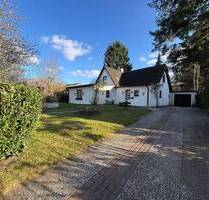 Sehr großzügiges Grundstück mit sanierungsbedürftigem Einfamilienhaus - Hamburg Sülldorf