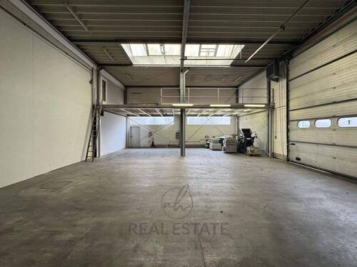 1.jpg - 160 m² Lagerfläche mit Galerie & Rolltor – Top Lage in Norderstedt