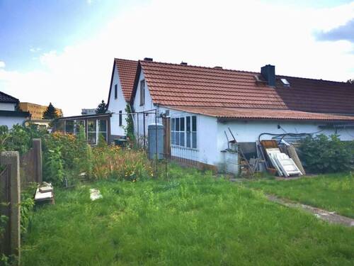 Garten Richtung Hof - 4 Zimmer Doppelhaushälfte in Bernsdorf