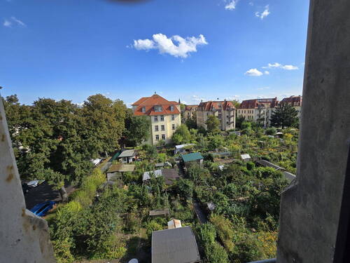 Blick aus dem Schlafzimmer - 2 Zimmer Etagenwohnung zum Kaufen in Dresden