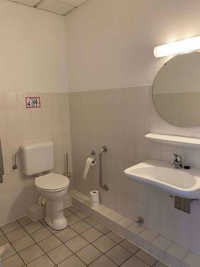 WC 1 am Wartebereich - 