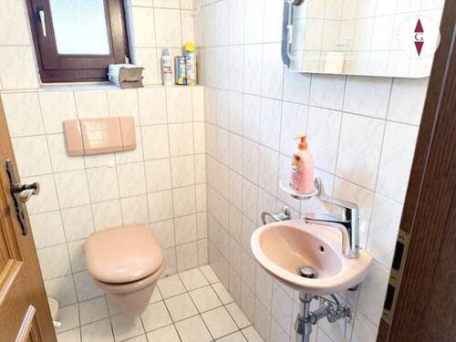 EG-Gäste WC.jpg - Mehrfamilienhaus, Wohnhaus in Bühlertal zum Kaufen