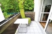 Balkon mit Blick ins Grüne - 
