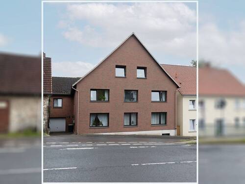 Straßenansicht - Für Generationen gemacht: Solides Mehrfamilienhaus mit traumhaften Garten und Ausblick in Barntrup