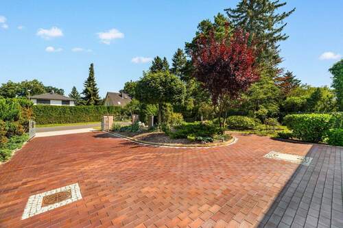 gepflasterter Vorgarten - 