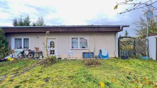 BILD1 - Einfamilienhaus mit zwei Wohnungen auf schönem Grund in Wald- und Stadtrandlage von Neustrelitz