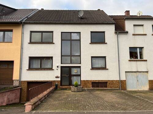 Vorderansicht - Gepflegtes Reihenmittelhaus in ruhiger Lage von Lauterbach