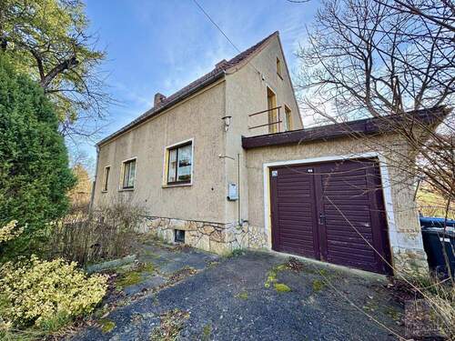 Außenansicht mit Garage - 