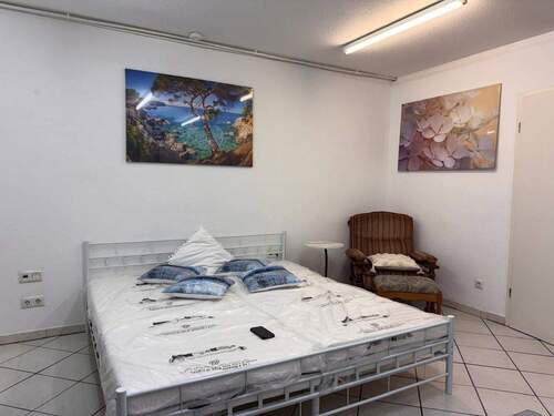 Doppelbett - 1 Zimmer Etagenwohnung zur Miete in Kerpen