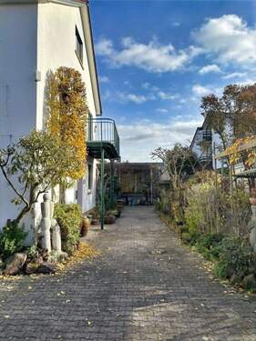 Einfahrt Zugang Halle - 7 Zimmer Mehrfamilienhaus, Wohnhaus in Mannheim